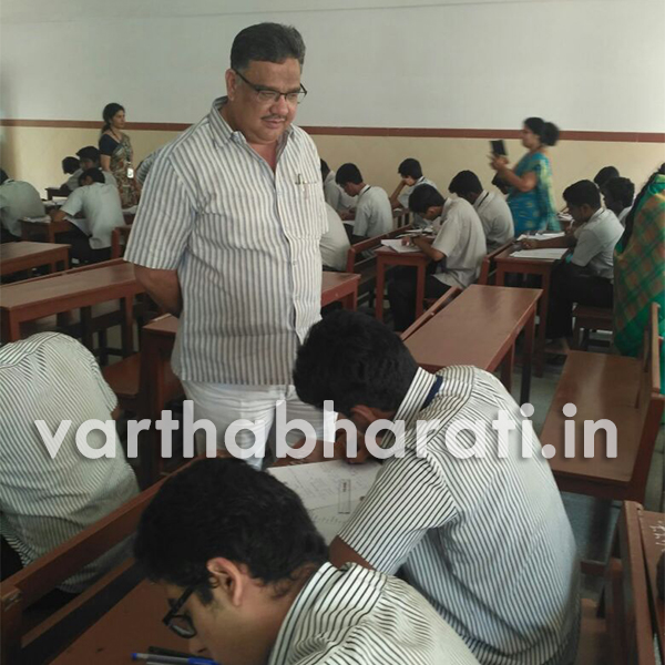 ತನ್ವೀರ್ ಸೇಠ್ ಪಿಯುಸಿ ಪರೀಕ್ಷಾ ಕೇಂದ್ರಗಳಿಗೆ ಭೇಟಿ